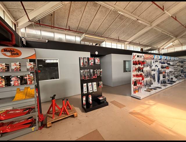 360M² SHOWROOM TO LET IN CONGELLA